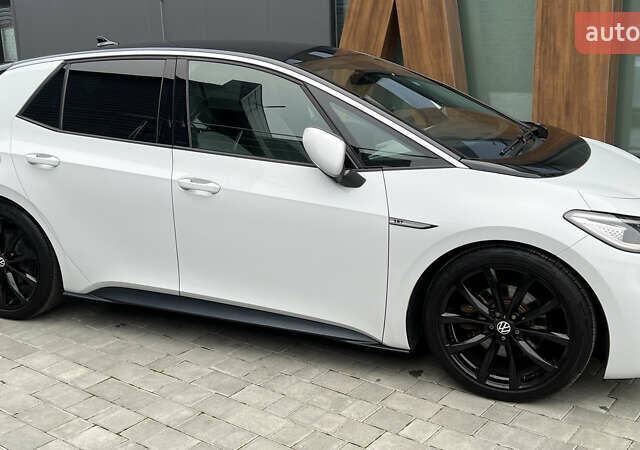 Белый Фольксваген ID.3, объемом двигателя 0 л и пробегом 127 тыс. км за 17499 $, фото 13 на Automoto.ua