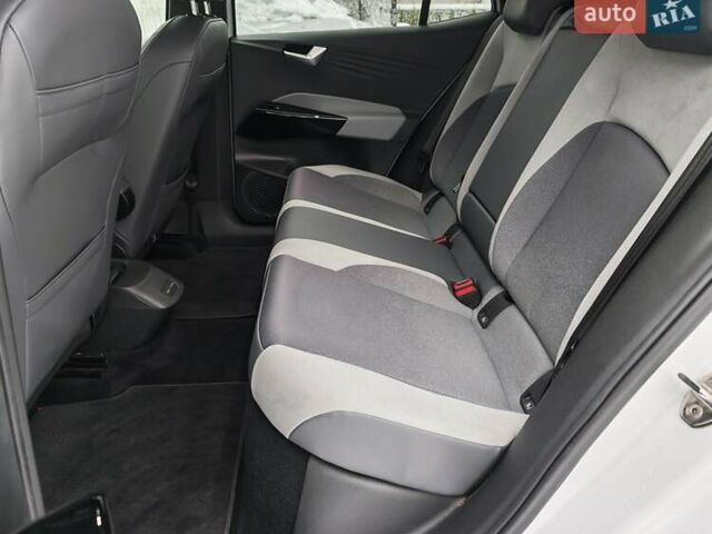 Белый Фольксваген ID.3, объемом двигателя 0 л и пробегом 162 тыс. км за 15400 $, фото 26 на Automoto.ua