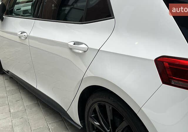 Белый Фольксваген ID.3, объемом двигателя 0 л и пробегом 127 тыс. км за 17499 $, фото 38 на Automoto.ua