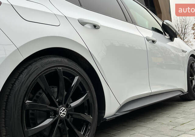 Белый Фольксваген ID.3, объемом двигателя 0 л и пробегом 127 тыс. км за 17499 $, фото 44 на Automoto.ua