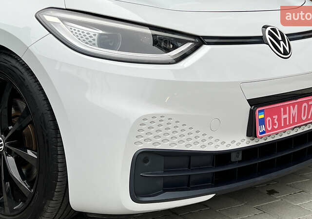 Белый Фольксваген ID.3, объемом двигателя 0 л и пробегом 127 тыс. км за 17499 $, фото 24 на Automoto.ua