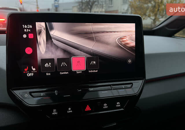 Белый Фольксваген ID.3, объемом двигателя 0 л и пробегом 127 тыс. км за 17499 $, фото 159 на Automoto.ua