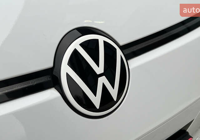 Белый Фольксваген ID.3, объемом двигателя 0 л и пробегом 127 тыс. км за 17499 $, фото 29 на Automoto.ua