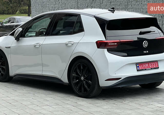 Белый Фольксваген ID.3, объемом двигателя 0 л и пробегом 127 тыс. км за 17499 $, фото 7 на Automoto.ua