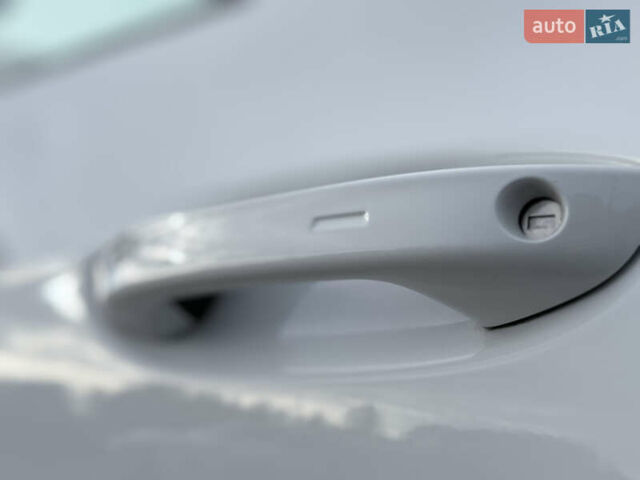 Фольксваген ID.3 2020 в Луцке на Automoto.ua Белый Фольксваген ID.3, объемом двигателя 0 л и пробегом 148 тыс. км за 17500 $, фото 14 на Automoto.ua