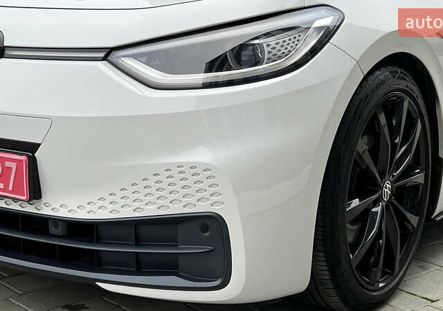 Белый Фольксваген ID.3, объемом двигателя 0 л и пробегом 127 тыс. км за 17499 $, фото 25 на Automoto.ua