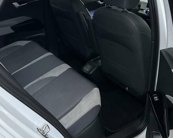 Білий Фольксваген ID.3, об'ємом двигуна 0 л та пробігом 200 тис. км за 13999 $, фото 16 на Automoto.ua