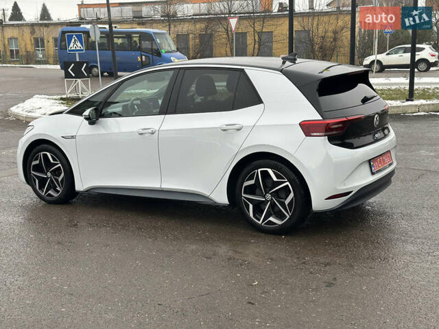Белый Фольксваген ID.3, объемом двигателя 0 л и пробегом 109 тыс. км за 16999 $, фото 6 на Automoto.ua