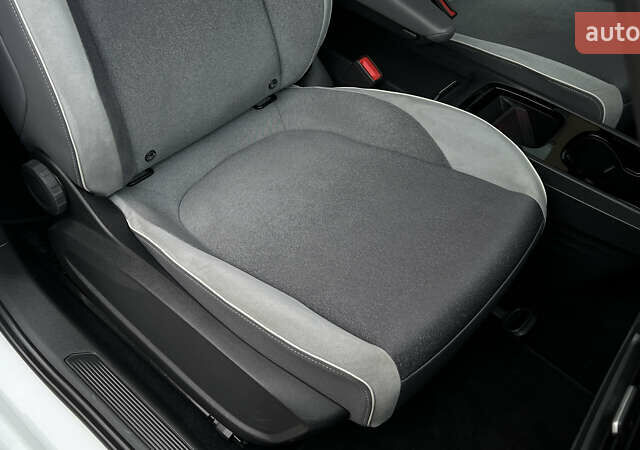 Белый Фольксваген ID.3, объемом двигателя 0 л и пробегом 127 тыс. км за 17499 $, фото 91 на Automoto.ua