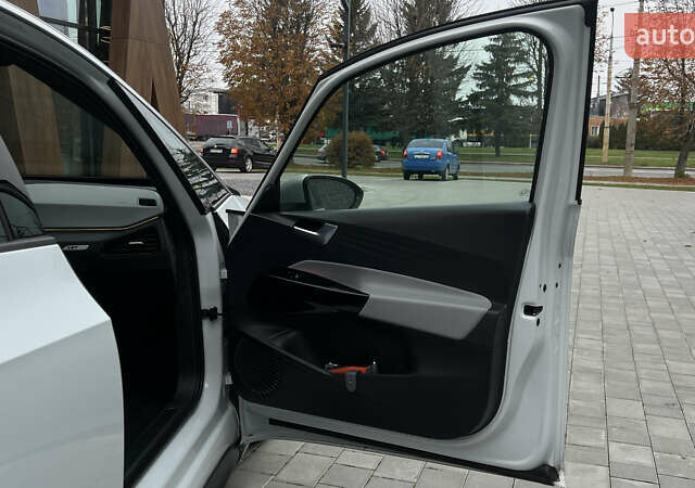Белый Фольксваген ID.3, объемом двигателя 0 л и пробегом 127 тыс. км за 17499 $, фото 85 на Automoto.ua