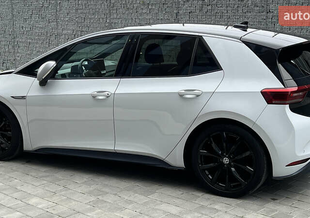 Белый Фольксваген ID.3, объемом двигателя 0 л и пробегом 127 тыс. км за 17499 $, фото 8 на Automoto.ua