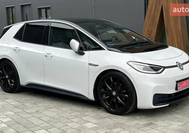Белый Фольксваген ID.3, объемом двигателя 0 л и пробегом 127 тыс. км за 17499 $, фото 2 на Automoto.ua