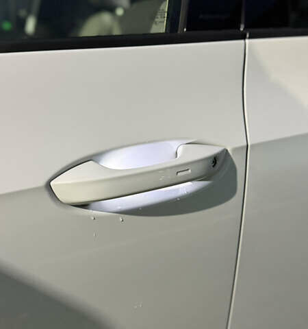 Белый Фольксваген ID.3, объемом двигателя 0 л и пробегом 63 тыс. км за 17900 $, фото 7 на Automoto.ua