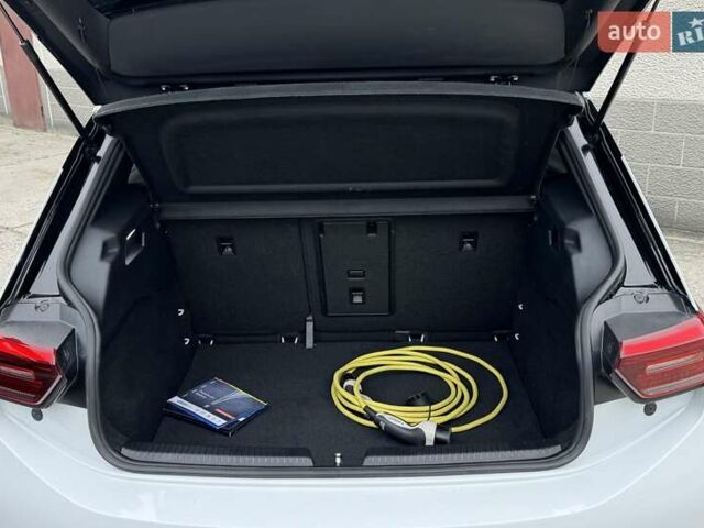 Белый Фольксваген ID.3, объемом двигателя 0 л и пробегом 170 тыс. км за 15900 $, фото 17 на Automoto.ua