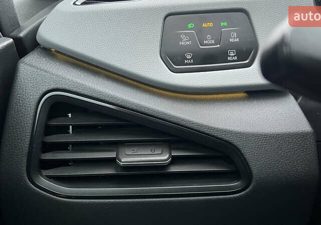 Белый Фольксваген ID.3, объемом двигателя 0 л и пробегом 127 тыс. км за 17499 $, фото 109 на Automoto.ua