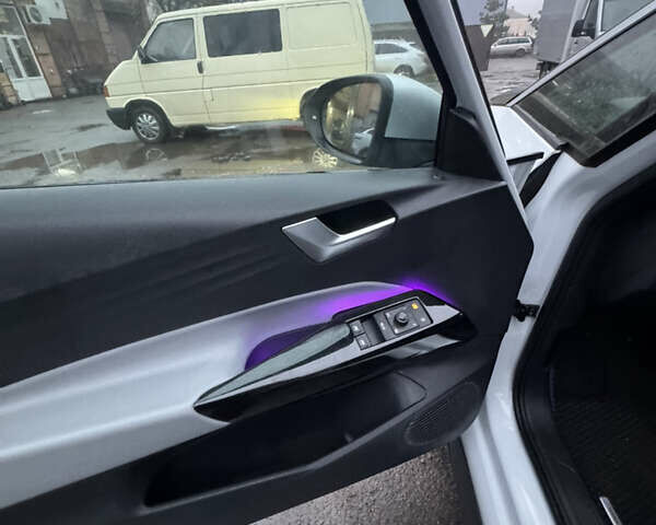 Белый Фольксваген ID.3, объемом двигателя 0 л и пробегом 60 тыс. км за 16300 $, фото 5 на Automoto.ua