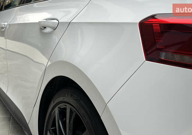 Белый Фольксваген ID.3, объемом двигателя 0 л и пробегом 127 тыс. км за 17499 $, фото 39 на Automoto.ua