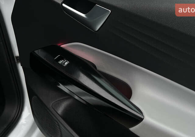 Белый Фольксваген ID.3, объемом двигателя 0 л и пробегом 127 тыс. км за 17499 $, фото 88 на Automoto.ua