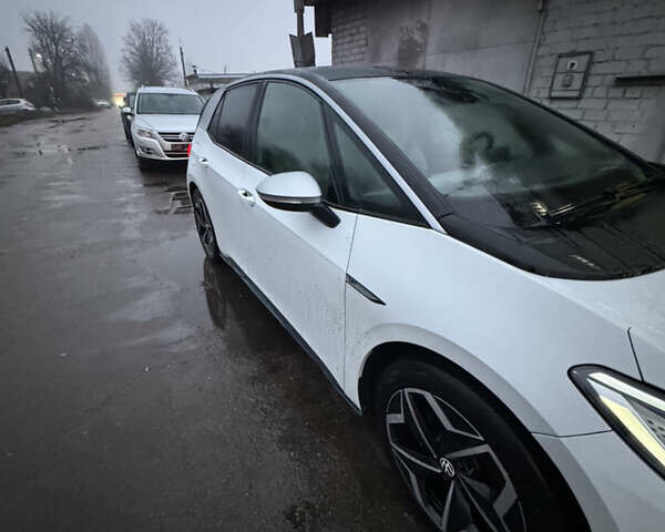 Белый Фольксваген ID.3, объемом двигателя 0 л и пробегом 60 тыс. км за 16300 $, фото 2 на Automoto.ua