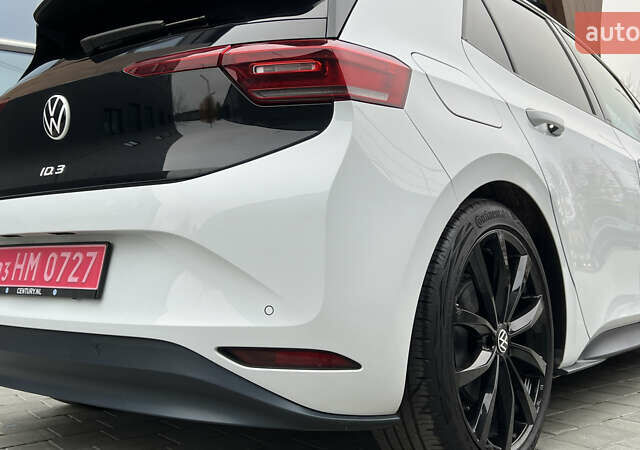 Белый Фольксваген ID.3, объемом двигателя 0 л и пробегом 127 тыс. км за 17499 $, фото 49 на Automoto.ua