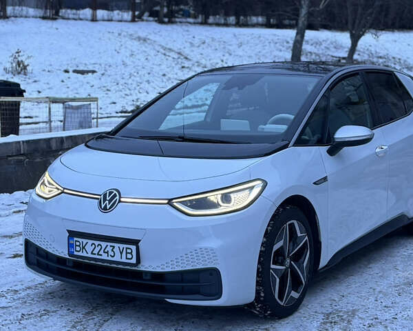 Белый Фольксваген ID.3, объемом двигателя 0 л и пробегом 147 тыс. км за 16900 $, фото 2 на Automoto.ua