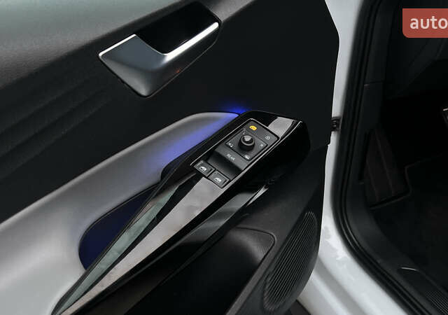 Белый Фольксваген ID.3, объемом двигателя 0 л и пробегом 127 тыс. км за 17499 $, фото 102 на Automoto.ua