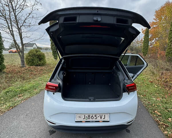 Фольксваген ID.3 2020 в Ивано-Франковске на Automoto.ua Белый Фольксваген ID.3, объемом двигателя 0 л и пробегом 165 тыс. км за 16800 $, фото 4 на Automoto.ua