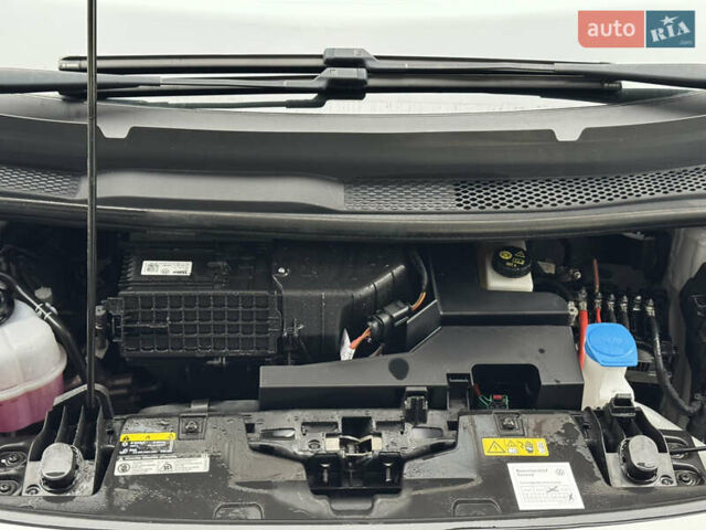 Білий Фольксваген ID.3, об'ємом двигуна 0 л та пробігом 84 тис. км за 17400 $, фото 26 на Automoto.ua