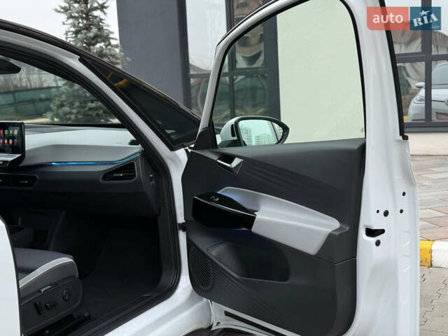 Белый Фольксваген ID.3, объемом двигателя 0 л и пробегом 117 тыс. км за 21800 $, фото 22 на Automoto.ua