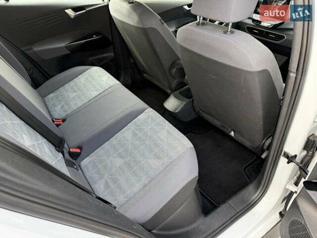 Білий Фольксваген ID.3, об'ємом двигуна 0 л та пробігом 119 тис. км за 15999 $, фото 32 на Automoto.ua