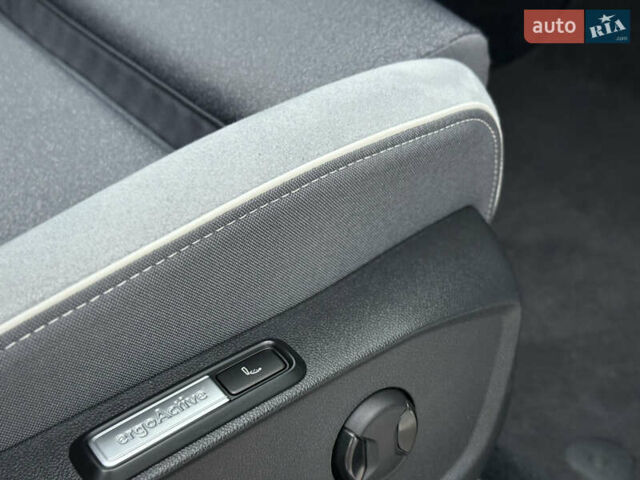 Белый Фольксваген ID.3, объемом двигателя 0 л и пробегом 117 тыс. км за 21800 $, фото 28 на Automoto.ua