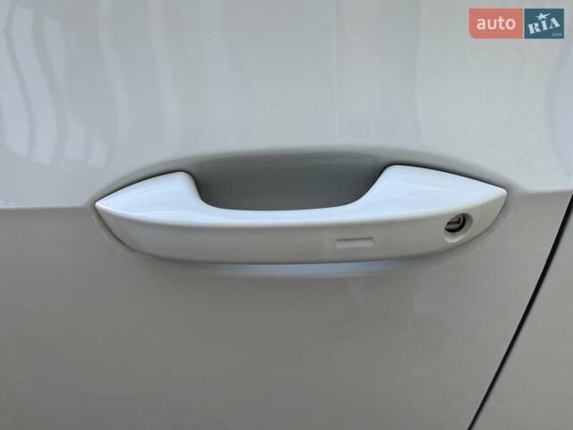 Білий Фольксваген ID.3, об'ємом двигуна 0 л та пробігом 120 тис. км за 16990 $, фото 9 на Automoto.ua