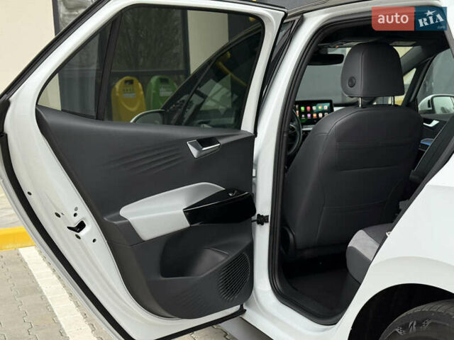 Белый Фольксваген ID.3, объемом двигателя 0 л и пробегом 117 тыс. км за 21800 $, фото 64 на Automoto.ua