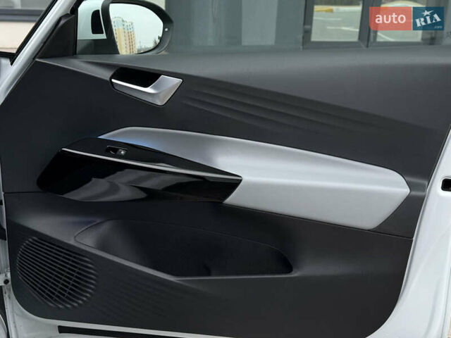 Белый Фольксваген ID.3, объемом двигателя 0 л и пробегом 117 тыс. км за 21800 $, фото 23 на Automoto.ua