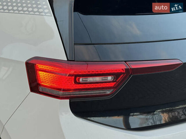 Белый Фольксваген ID.3, объемом двигателя 0 л и пробегом 133 тыс. км за 17400 $, фото 33 на Automoto.ua