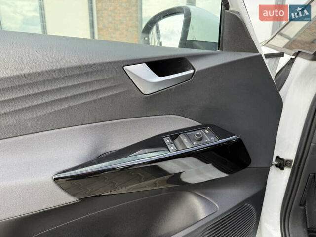 Білий Фольксваген ID.3, об'ємом двигуна 0 л та пробігом 119 тис. км за 15999 $, фото 22 на Automoto.ua