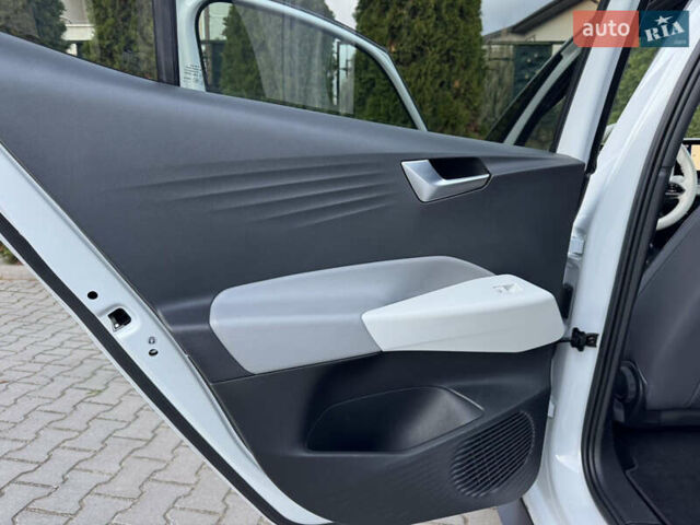 Белый Фольксваген ID.3, объемом двигателя 0 л и пробегом 133 тыс. км за 17400 $, фото 40 на Automoto.ua