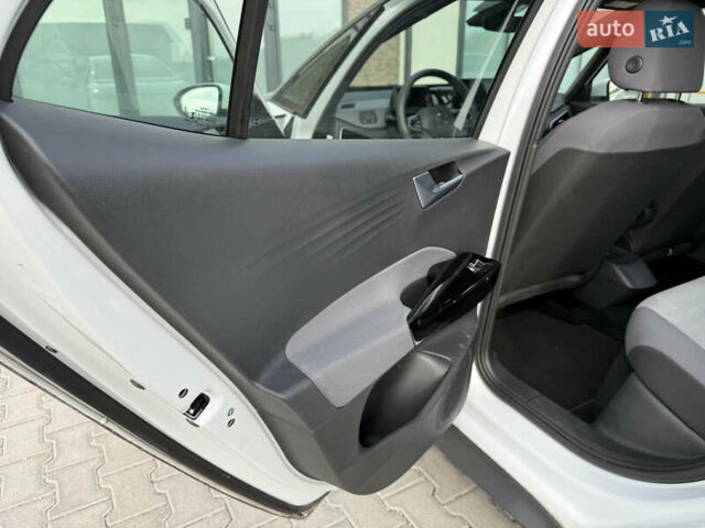 Білий Фольксваген ID.3, об'ємом двигуна 0 л та пробігом 119 тис. км за 15999 $, фото 21 на Automoto.ua