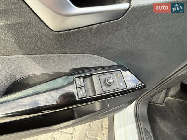 Білий Фольксваген ID.3, об'ємом двигуна 0 л та пробігом 119 тис. км за 15999 $, фото 27 на Automoto.ua