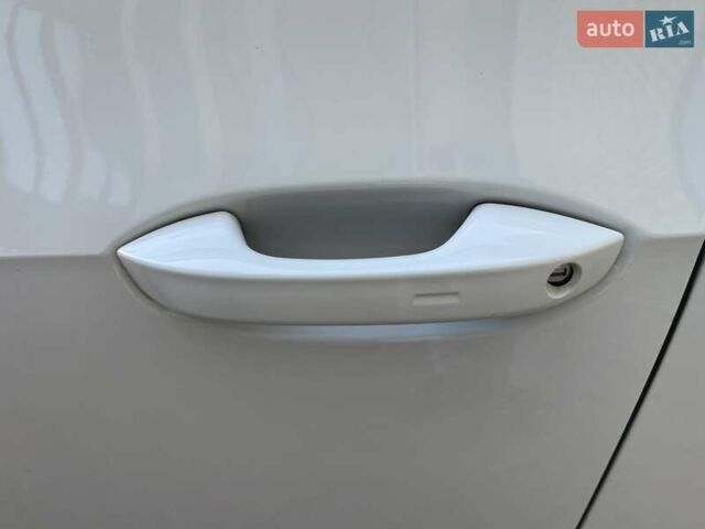 Белый Фольксваген ID.3, объемом двигателя 0 л и пробегом 125 тыс. км за 18299 $, фото 28 на Automoto.ua