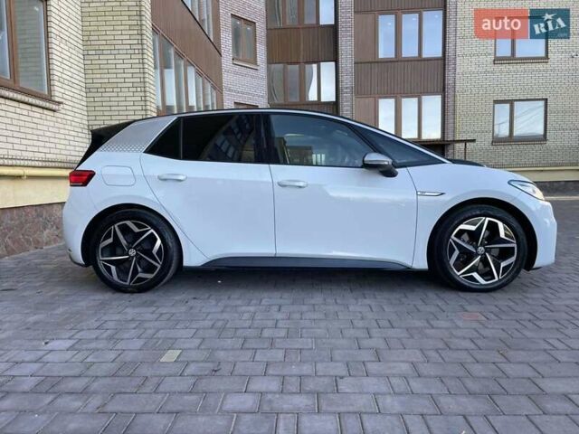 Белый Фольксваген ID.3, объемом двигателя 0 л и пробегом 125 тыс. км за 18299 $, фото 24 на Automoto.ua