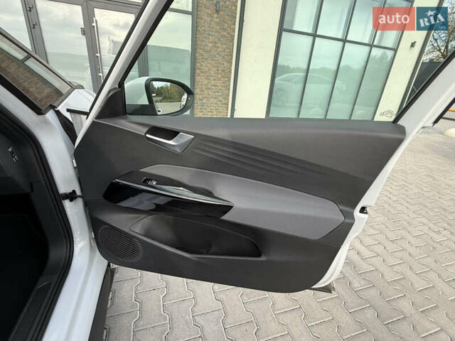 Білий Фольксваген ID.3, об'ємом двигуна 0 л та пробігом 119 тис. км за 15999 $, фото 31 на Automoto.ua