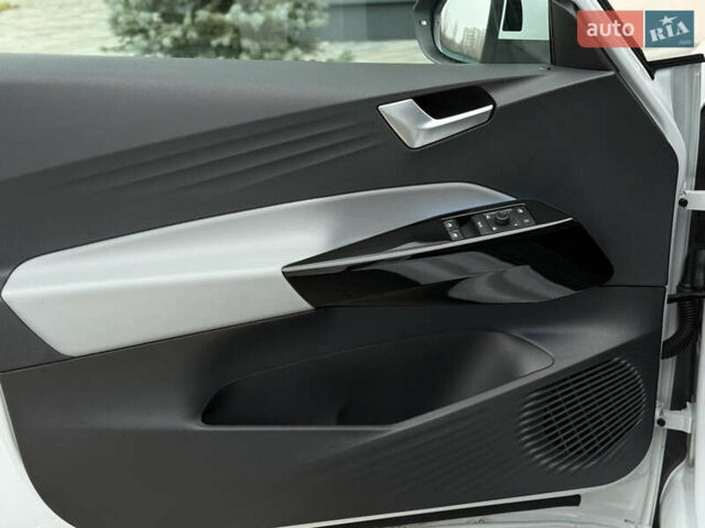 Белый Фольксваген ID.3, объемом двигателя 0 л и пробегом 117 тыс. км за 21800 $, фото 14 на Automoto.ua