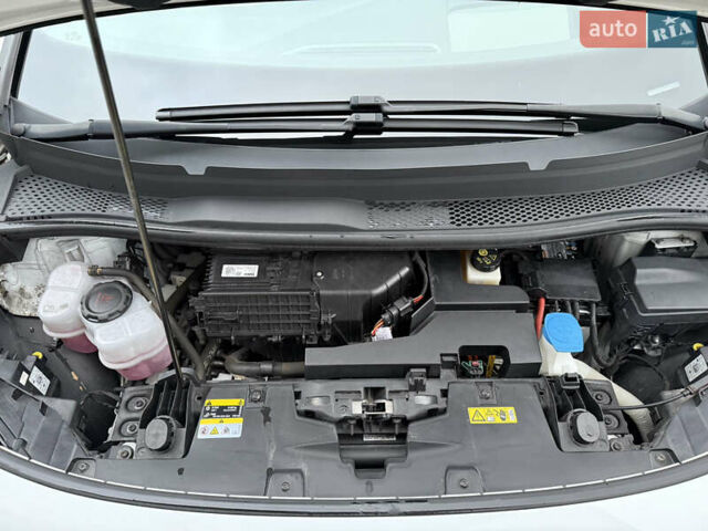 Белый Фольксваген ID.3, объемом двигателя 0 л и пробегом 117 тыс. км за 21800 $, фото 72 на Automoto.ua