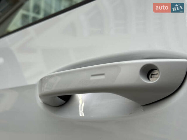 Білий Фольксваген ID.3, об'ємом двигуна 0 л та пробігом 84 тис. км за 17400 $, фото 50 на Automoto.ua