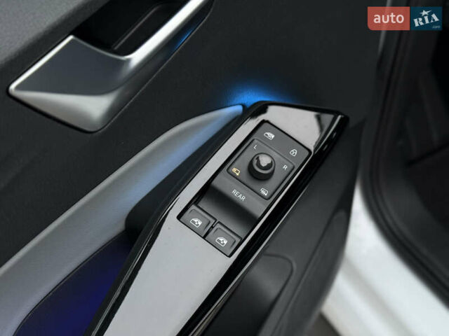 Белый Фольксваген ID.3, объемом двигателя 0 л и пробегом 117 тыс. км за 21800 $, фото 15 на Automoto.ua