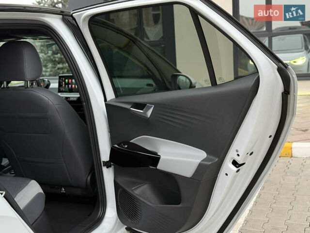 Белый Фольксваген ID.3, объемом двигателя 0 л и пробегом 117 тыс. км за 21800 $, фото 59 на Automoto.ua