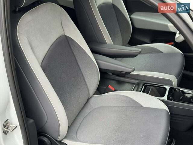 Білий Фольксваген ID.3, об'ємом двигуна 0 л та пробігом 84 тис. км за 17400 $, фото 2 на Automoto.ua