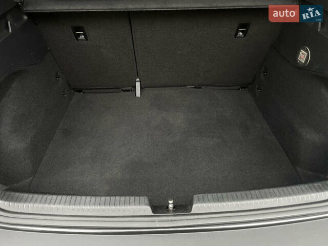 Черный Фольксваген ID.3, объемом двигателя 0 л и пробегом 161 тыс. км за 14950 $, фото 76 на Automoto.ua