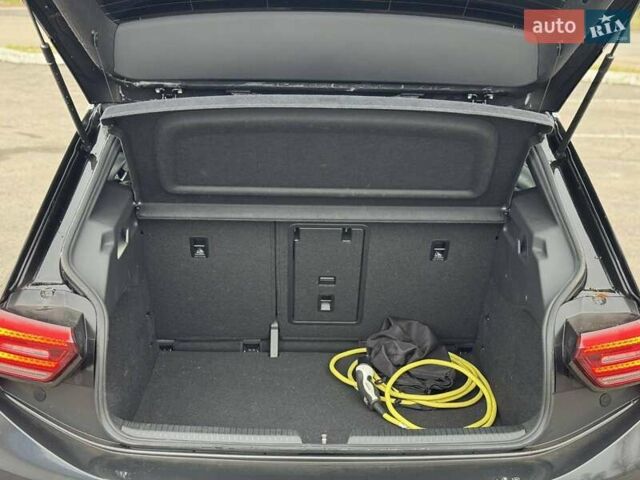 Черный Фольксваген ID.3, объемом двигателя 0 л и пробегом 197 тыс. км за 14900 $, фото 31 на Automoto.ua